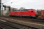 189 017-7 DB als leerer Autotransportzug steht an einem Vorsignal in Dresden Hbf und durchfährt diesen in südostlicher Richtung.