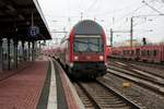 DABbuzfa 760 mit Zuglok 143 333-3 von DB Regio Nordost als RE 18440 (RE18 |  Striezelmarkt-Express ) von Berlin Südkreuz anlässlich des 583.