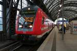 DABpbzfa 767.2 der S-Bahn Dresden (DB Regio Südost) als S 31742 (S1) von Bad Schandau nach Meißen Triebischtal steht in Dresden Hbf auf Gleis 19.