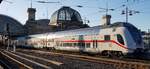 Ein IC2 bei der Ausfahrt aus dem Dresdner Hauptbahnhof am 06.04.2018