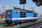 Die Elektrolokomotive 371 015-2 war Anfang April 2017 am Dresdener Hauptbahnhof abgestellt.