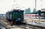 Bild 6/6: E 77 10 bei Rangierarbeiten im Dresdner Hauptbahnhof im August 1999 nach der Ankunft mit ihrem Sonderzug aus Berlin.