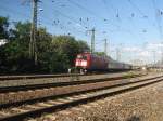 101 135-2 mit einem EC auf der Fahrt zum Dresdener-HBF.Im Hintergrund Bahnhof Dresden-Neustadt.24.08.07.