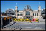 Blick Auf Die Aussenfassade Des Bahnhof Dresden-Hbf Auf Dem Foto Links Hochgleisanlage Steht Der EC 173 ''Vindobona''Von Hamburg-Altona Nach Wien-Sdbahnhof Bstg.1-9