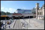 Blick Auf Den Bahnhofsvorplatz Mit Doppelhaltestelle Bus Und Tram Und EC 'Vindobona' Nach Wien-Sdbahnhof Bstg.1-9 25.08.07