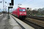 101 054 vor IC in Dresden Hauptbahnhof