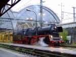 35 1019-5 wartet am 8.09.2007 vor der Mittelhalle des Dresdner Hauptbahnhofs auf ihren Einsatz