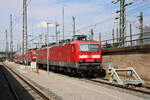 DB 143 883 steht in Dresden Hbf abgestellt.