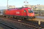 Der RailJet nach Graz einmal anders herum; führende ÖBB 1216 227 in Dresden-Hbf. Die ÖBB-Taurus sind in Dresden vor 10 Jahren auf der S1 noch in guter Erinnerung, hier sind sie aber vor dem RailJet richtig eingesetzt.