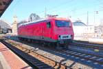 156 003 der Fahrzeugwerke Karsdorf abgestellt im Februar 2025 im Bahnhof Dresden Hauptbahnhof. Die Nachfolgerin der BR 155 war schon ewig nicht mehr im Raum Dresden zu sehen.