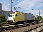 SIEMENS-Dispolok ES 64 U2 - 029 wartet vor Dresden-Hbf auf neuen Einsatz - 17.08.2004  