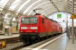 143 243 steht mit einem Regionalzug im Dresdener Hbf.