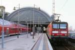 Bf Dresden Hbf Gl. 18 und 19. Der Umbau in der Halle geht nur sehr schleppend voran, die S-Bahnzge halten deshalb seit dem letzten Herbst grtenteils auf der Ostseite auerhalb der Nordhalle