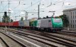 437023 der ITL zieht am 30.07.10 einen Containerzug durch den Dresdner Hbf Richtung Rbf Friedrichstadt.