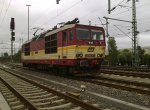 371 001 9 fhrt im Dresdener HBF ein und wartet auf den nchsten Auftrag.