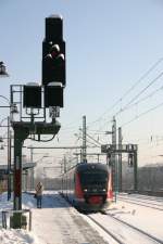 DB Regio 642 135/635 durchfhrt den Dresdner Hbf; 04.12.2010