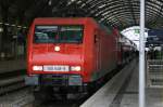 145 048 wartet mit der S1 nach Schna im Dresdner Hbf auf Ausfahrt; 12.12.2010