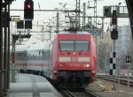 101 072 schiebt ihren IC aus dem Dresdner Hauptbahnhof und bringt ihn in die IC und ICE Reinigungsanlage in Reick.