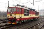 371 015 der CD wartet im Dresdner Hbf.