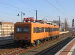 Der Oberleitungsrevisionstriebwagen 708 316 (ex DR 188 316) wartet in Dresden Hbf.