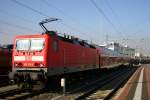 143 122 mit einem ehemaligen Dosto der S-Bahn Dresden und einem Regio-Steuerwagen wartet in Dresden Hbf auf den nchsten Einsatz.