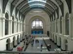 Dresden Hauptbahnhof, neugestaltete Kuppelhalle, Blick in Richtung Haupteingang - 19.08.2006  