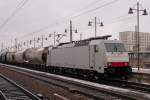 186 238 durchfhrt das Gleis 17 des Dresdner Hauptbahnhofes Richtung Dresden-Neustadt.