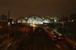 Blick ber einen sehr ruhigen Dresdner Hbf am Abend; die in der Abstellanlage zu sehenden Fahrzeuge der Baureihe 612 werden in den nchsten Jahren fast vollstndig aus Elbflorenz verschwinden, die