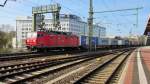 180 015-0 fuhr am 1.11.14 bei schönstem Sonnenschein mit einem Containerzug durch Dresden Hbf Richtung Pirna