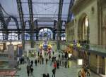 Dresden-Hauptbahnhof, Nord-Sd-Durchgang (Querbahnsteig), Blick in Richtung Nordhalle - 18.11.2006  