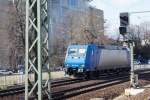 Die 185 519-6 passiert den Dresdener Hbf am 03.03.2015.