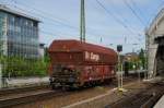 Auch heute noch steht dieser Güterwagen einsam auf dem Durchgangsgleis. Hängt dies tatsächlich mit dem Streik der GDL zusammen?; Dresden Hbf., 08.05.2015