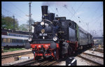 Vom BW Dresden Altstadt kommend fährt 91134 am 18.5.1996 in den HBF Dresden ein.