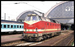 219074 am 18.5.1996 vor der großen Halle des HBF Dresden.