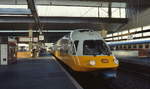 Mitte der 1980er Jahre steht ein 403 als Lufthansa-Airport-Espress abfahrbereit im Düsseldorfer Hauptbahnhof. Für diesen Einsatz wurden die Fahrzeuge in Lufthansafarben gelb-grau lackiert.