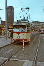 TW 2552 der Düsseldorfer Straßenbahn vor dem Hauptbahnhof, 1983