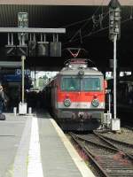 1142 704 kam am 22.5.15 mit dem Eurstrand Fun Express CBB1769 nach Wittlich in den Düsseldorfer Hbf eingefahren so schon die partyfreudigen Passagiere warteten.

Düsseldorf 22.05.2015