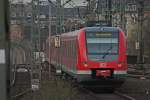 422 017-4 und 422 528-0 als S1 nach Dortmund bei der Ausfahrt in Dsseldorf Hbf 7.4.10