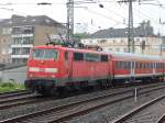 Ex Münchener 111 020-4 schob am 13.7 einen Verstärkerzug aus n-Wagen durch Düsseldorf Volksgarten in Richtung Düsseldorf Hbf.