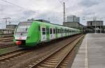 422 024-0 fährt am 26.05.2019 als S1 von Solingen Hauptbahnhof nach Dortmund Hauptbahnhof in den Duisburger Hauptbahnhof ein.