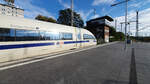 406 001  Europa/Europe , der hinter einem Zug der BR403 eingereiht war, steht in Duisburg Hbf als ICE 628.