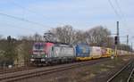 PKP 193 507 kommt mit einem Containerzug durch Meiderich Süd gen Moers gefahren. Ziel des Zuges ist Rheinhausen. Die Taschenwagen von Clip heben sich in gelb deutlich hervor und sich ein Blickfang.

Duisburg Meiderich 20.02.2021