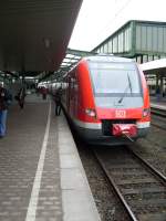 Hier steht 422560-3 am 27.02 im Duisburger Hbf als S1 von Dortmund nach Solingen,