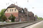 Das Bahnhofsgebäude in Eichenberg am 20.05.2023.