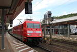 DB 101 139-4 mit dem IC 2156 von Gera Hbf nach Köln Hbf, am 05.07.2024 beim Halt in Eisenach.