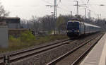 193 292 führt den Eurocity von Prag nach Hamburg, hier bei der Durchfahrt Elsterwerda.