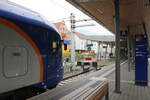 Der Prellbock am Bahnsteig 1 im Stadtbahnhof von Eschwege, am 26.07.2024.
Der Bahnhof ist nur über eine Stichstrecke zu erreichen, die von der Nord-Süd-Strecke abzweigt. Früher gings hier über die Kanonenbahn weiter Richtung Leinefelde.