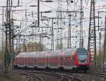 RE10126 nach Aachen mit Schublok 146 025-2 bei der Einfahrt in Essen Hbf 10.4.10