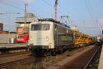 Railadventure 139 558 mit leeren Weichenwagen, Adapterwagen sowie einigen Flachwagen am 24.9.17 im Essener Hbf auf der Weiterfahrt nach Konztanz  