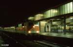 111147 im S-Bahn Einsatz im HBF Essen, Gleis 7, am 24.11.1988 um 18.16 Uhr.